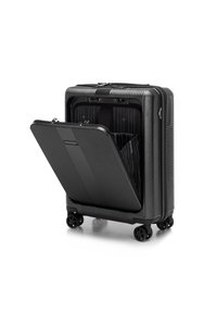 Valigia rigida nera con una texture rigata, aperture con doppia cerniera, quattro ruote e un compartimento interno con fodera a righe.