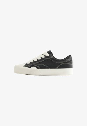 PULL&BEAR, RETRO TRAINERS - Baskets basses - black