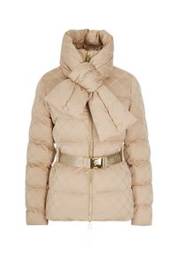 Giacca puffer beige con motivo trapuntato, colletto alto, dettaglio a fiocco sovradimensionato e cintura in metallo dorato con logo, dotata di chiusura frontale con zip.