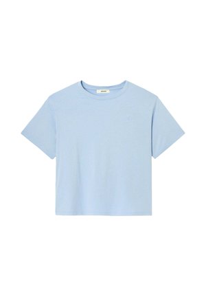 T-shirt court manches courtes bleu clair avec col rond et petite étiquette de marque à l'intérieur du col.