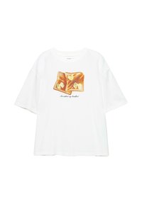 Witte oversized t-shirt met een afbeelding van twee boterhammen met boter. Ondertekst luidt: "Niet zonder mijn ontbijt."