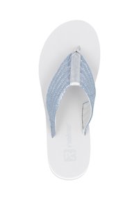 Tongs bleues avec une lanière en tissu texturé, accent en argent brillant et semelle en caoutchouc blanche. Aucune motif ni embellissements supplémentaires.