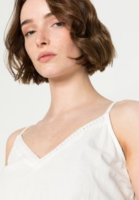 Vero Moda VMPRETTY SINGLET - Top - snow white