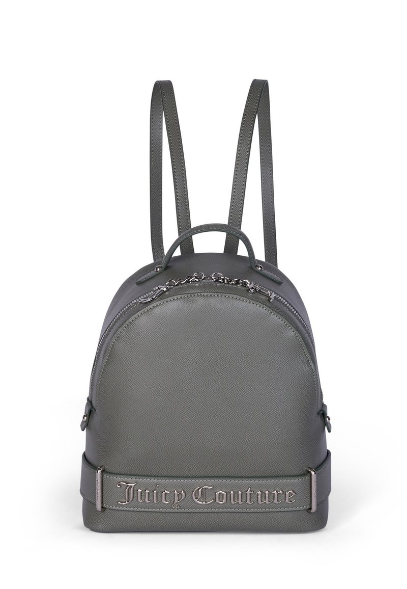 Zaino in finta pelle grigia con forma arrotondata, doppie spalline regolabili e maniglia superiore. Dotato di una cerniera argento e di una tracolla con logo in rilievo.