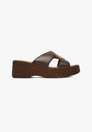Lasocki, LASOCKI WOMEN'S FLIP-FLOPS BROWN - Mules de tacón - brown