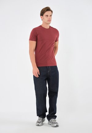 - T-shirt basic