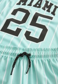 Next SET  - REGULAR FIT - Rövidnadrágok - mint green miami
