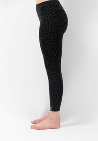 Zwarte leggings met een luipaardprint, gemaakt van rekbaar materiaal, met een hoge tailleband en een strakke pasvorm.