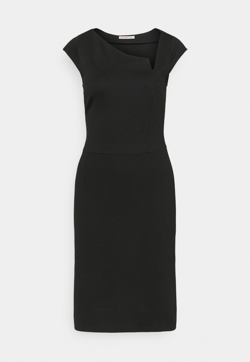 Robe noire ajustée longueur genoux avec manches courtes et une découpe d'encolure asymétrique en forme de V unique.
