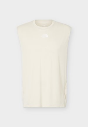 Nátelník bez rukávov v bielej farbe so širokými ramenami a malým bielym logom The North Face na hrudi, zobrazený na jednofarebnom pozadí.