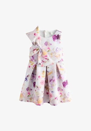 Florenkleid mit weißem Hintergrund, verziert mit lila, rosa und gelben Blumen. Eine Schulter hat eine dekorative Schleife; plissierter Rock.