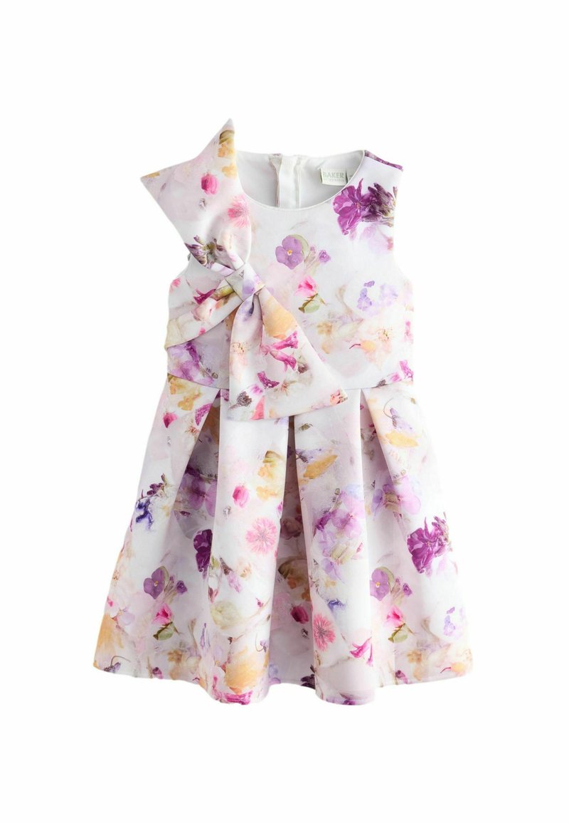 Robe fleurie avec un fond blanc, ornée de fleurs violettes, roses et jaunes. Une épaule est dotée d'un nœud décoratif ; jupe plissée.