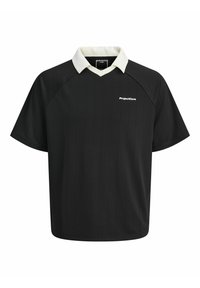 Svart kortärmad polo med vit krage, prydd med vertikala randningar och "ProjectCore"-logotypen på bröstet.
