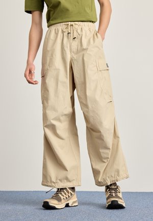 GIANT PARACHUTE PANT - Cargobukse - silver grey