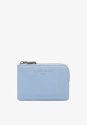 Bustina in pelle azzurro chiaro con cerniera argento e scritta "LIEBESKIND BERLIN" impressa in argento al centro davanti.