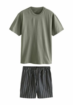 Olivgrünes T-Shirt mit kurzen Ärmeln und Rundhalsausschnitt, kombiniert mit schwarz-weiß gestreiften Shorts mit vertikalen Streifen und Kordelzug.