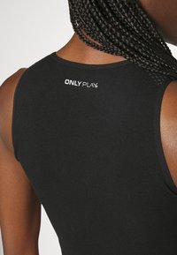 ONLY Play ONPJAMINA SEAM SHORT  - Topper - black