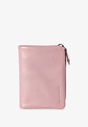 Roze leren portemonnee met een gladde textuur, met een ritssluiting aan de zijkant. Geïmpregneerd logo aan de voorkant. Rechthoekige vorm.