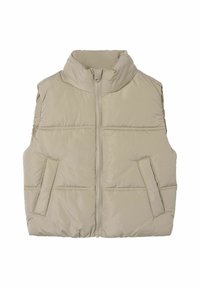 Beige Puffer-Weste mit hohem Kragen, frontalem Reißverschluss und zwei Seitentaschen. Der Stoff hat eine glatte Textur mit genähten Paneelen.