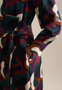 Seidensticker REGULAR - Blusenkleid - black