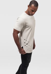 Urban Classics Apdrukāts T-krekls - sand