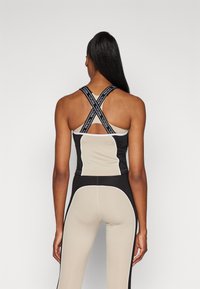 Puma FIT TRAIN STRONG FITTED TANK - Top - putty