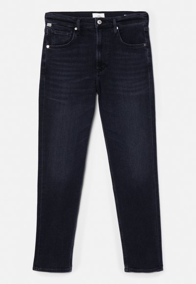 Tamno plave traperice s ravnim nogavicama, pet džepova i metalnim dodacima na struku i džepovima. Glatka tekstura.