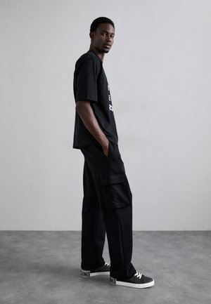 MOSCHINO UOMO - Matalavartiset tennarit - nero