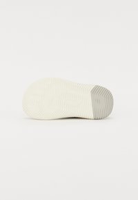 Thumbnail Image 5