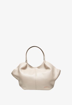 Borsa tote in pelle beige con una forma morbida e strutturata, dotata di due manici e design minimalista. Branding discreto sul lato.