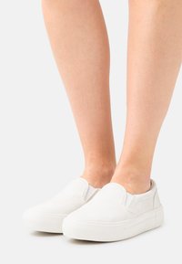NA-KD BASIC TRAINERS - Sapatos sem atacadores - white