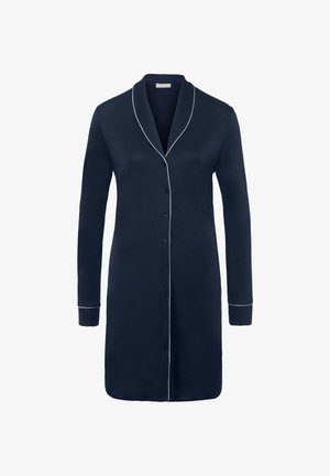 Marineblå pyjamaskjole i blødt stof, med lange ærmer, knaplukning foran og hvid piping langs kraven og manchetterne.