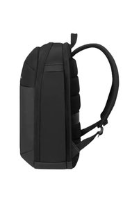 Zaino nero con un design strutturato, dotato di spallacci imbottiti, una tasca laterale e un pannello posteriore texturizzato per comfort e stabilità.