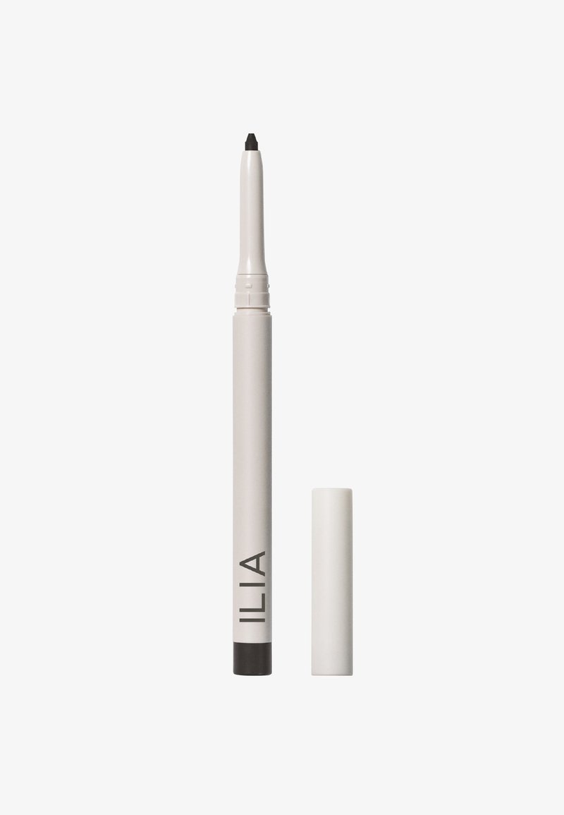 Tynn beige eyelinereblyant merket ILIA med svart spiss og separat beige hette på hvit bakgrunn.