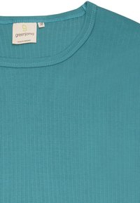 Turkooizen geribd stoffen top met een ronde halslijn, met een label dat maat 38 aangeeft en "greenjama", gemaakt in Hongarije.