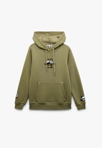Felpa verde oliva con tasca a marsupio frontale, cappuccio con coulisse e grafica di panda con testo, caratterizzata da dettagli neri sulle maniche.