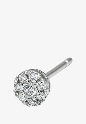 Pendiente de plata con un diamante central redondo rodeado de múltiples diamantes redondos más pequeños en un diseño de racimo floral.