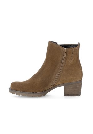 Bottine en daim marron avec un design effilé, fermeture latérale à zip et un talon épais. Semelle texturée pour une bonne adhérence.