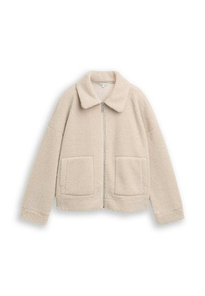 Beige fleecejack met volledige ritssluiting aan de voorkant, brede kraag, lange mouwen en twee grote opgestikte zakken aan de voorkant.