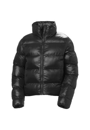 Schwarze Pufferjacke mit glänzender Oberfläche, hohem Kragen, Reißverschluss und gerippten Bündchen, gekennzeichnet durch ein gestepptes Design für Wärmeisolierung.