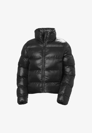 Chaqueta de plumas negra con acabado brillante, con un cuello alto, cierre de cremallera y puños acanalados, caracterizada por un diseño acolchado para la aislamiento.