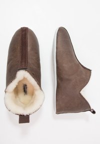 Shepherd LINA - Čības - oiled antique