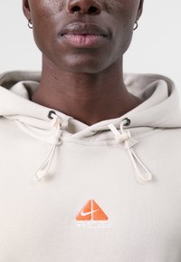 Nike ACG TUFF HOODIE - Mikina - off-white/beige