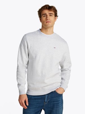 Sweatshirt gris clair à col rond fabriqué en tissu doux avec des poignets et un ourlet côtelés. Présente un petit logo sur la poitrine et une coupe décontractée.