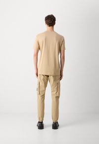 Calvin Klein Jeans MONOLOGO 2 PACK - Pamata T-krekls - travertine/bright white