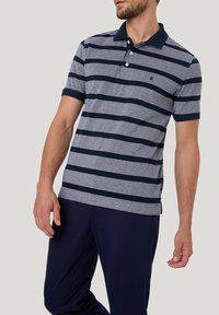 Gestreiftes Poloshirt in Grau und Marineblau, mit kurzen Ärmeln, gestricktem Kragen und einer zwei-knöpfigen Knopfleiste. Weicher Stoff und lässige Passform.