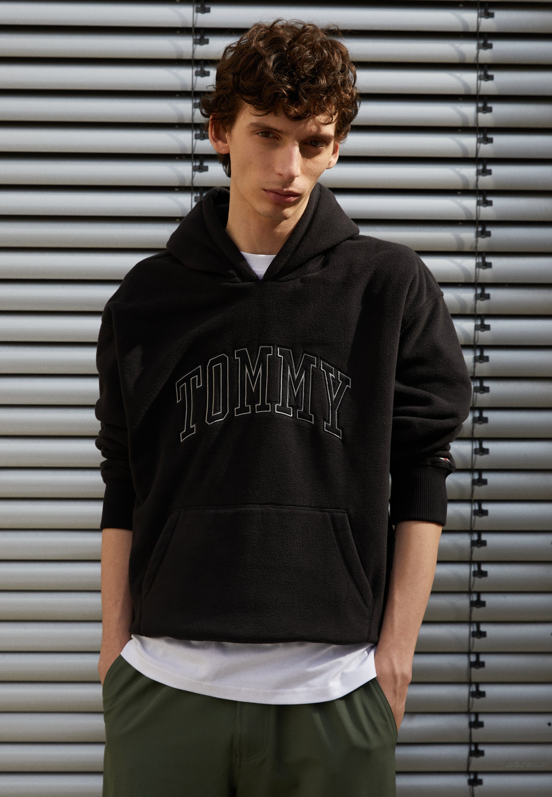 tommy jeans jumper black