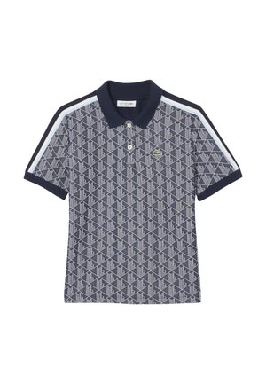 Marineblaues Poloshirt mit geometrischem Muster, kurzen Ärmeln, einer Knopfleiste mit drei Knöpfen, kontrastierenden Streifen auf den Schultern und gesticktem Logo auf der Brust.
