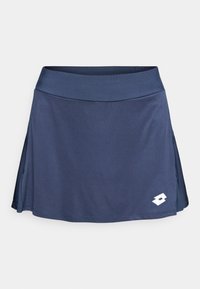 Tengerészkék sporttárló, széles derékpánttal, enyhén bővülő szegéllyel és fehér sportlogóval a jobb alsó sarokban.