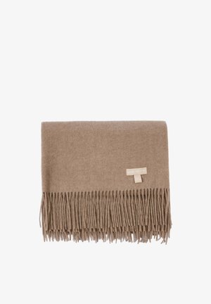 Weicher beiger Wollschal mit fransigen Enden und einem kleinen Stoffetikett an einer Seite.